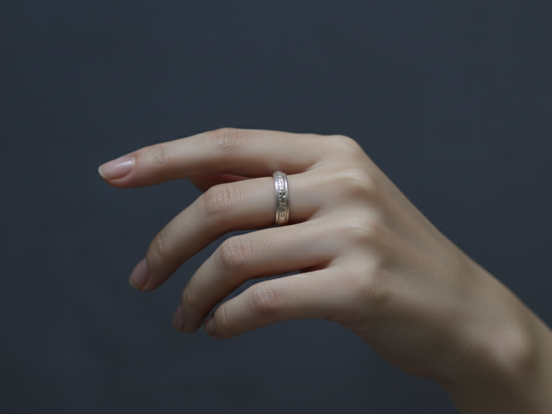 טבעת מעוטרת