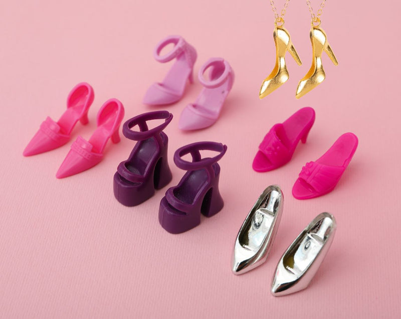 Gold heel shoe chain