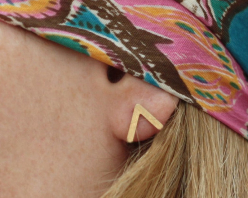 Arrow earrings, open triangle earrings close to the ear