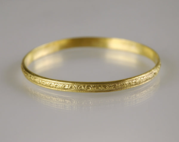 A thin gold-plated Moroccan bracelet