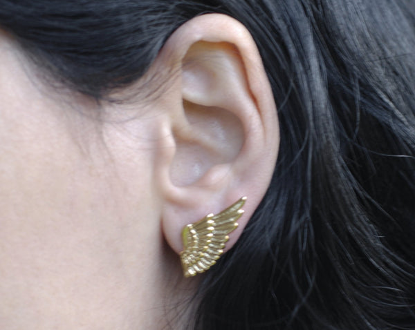 Wing earrings close to the ear