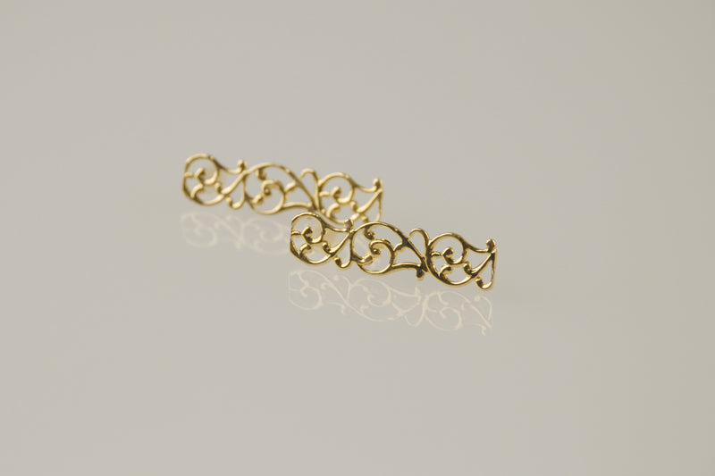 Golden and delicate lace band earrings close to the ear