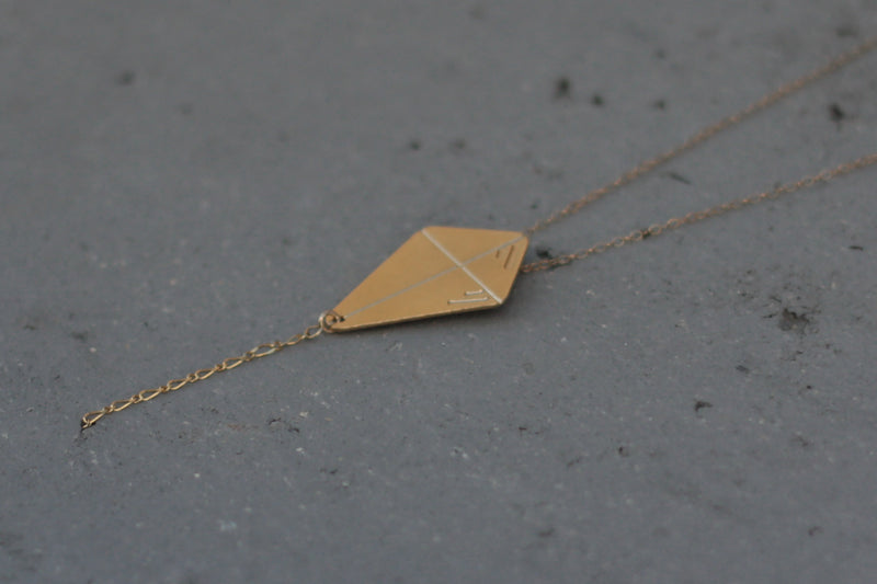 Flying kite necklace
