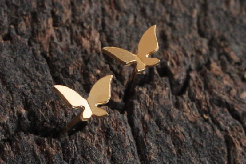 עגילי פרפר זהב מעופפים קטנים צמודים לאוזן
