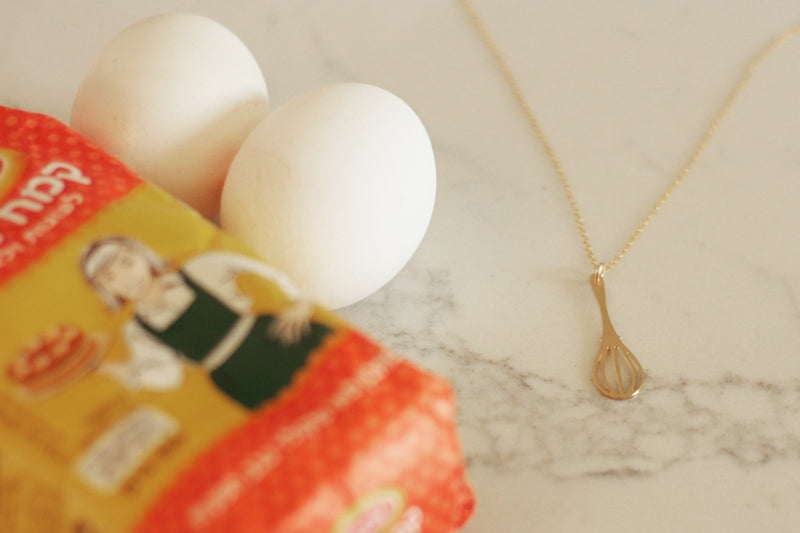 Gold whisk necklace