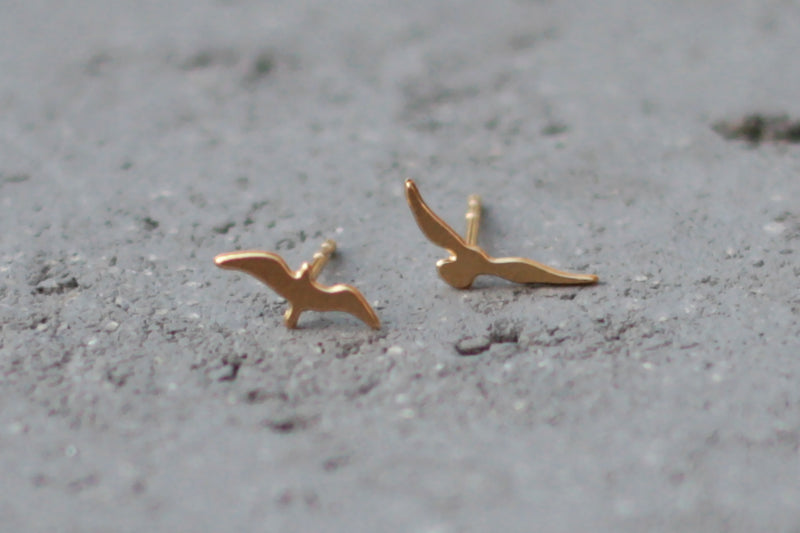 עגילי ציפורים מעופפות שונות צמודים לאוזן מצופים זהב