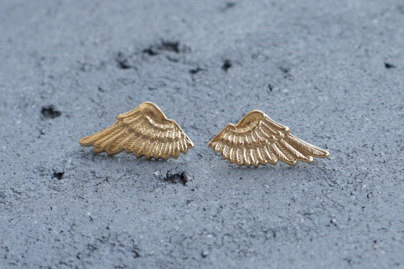 Wing earrings close to the ear