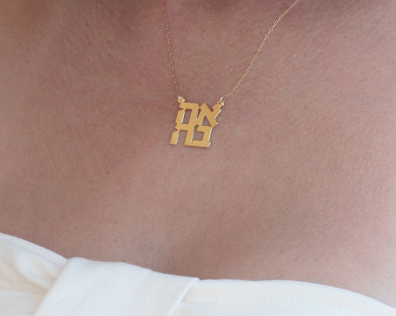 Small love necklace in gold