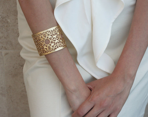 Adjustable thick gold lace bracelet