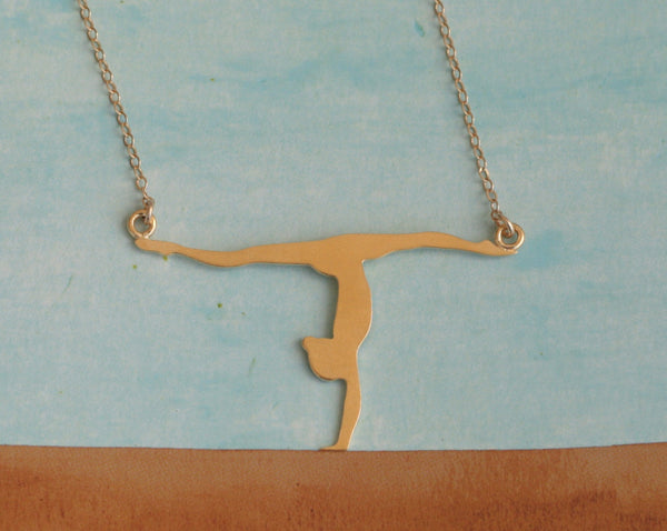 A chain of an artistic gymnast doing a pageant