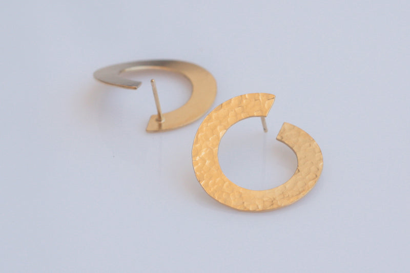 Twisted hammered circle earrings close to the ear