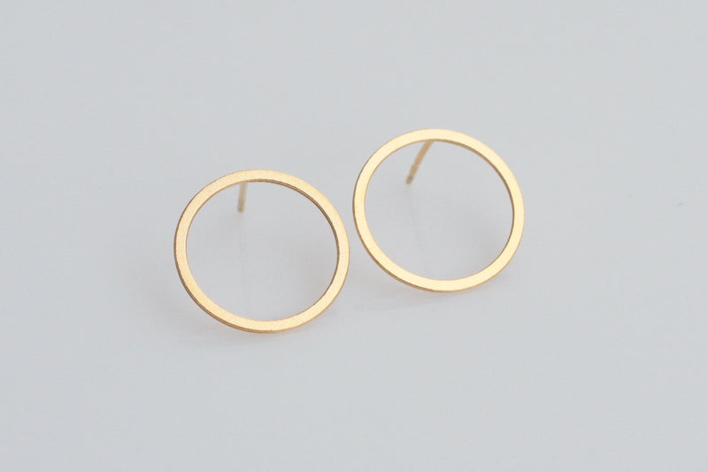 Gold hollow circle earrings close to the ear