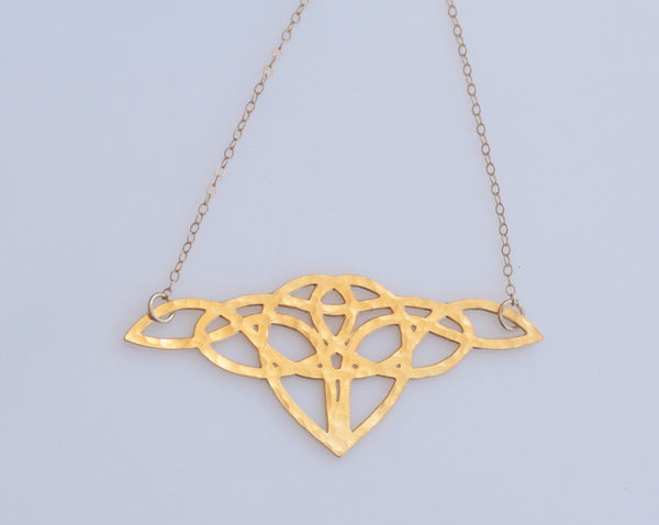 Double sided embossed amorphous decoration chain in gold