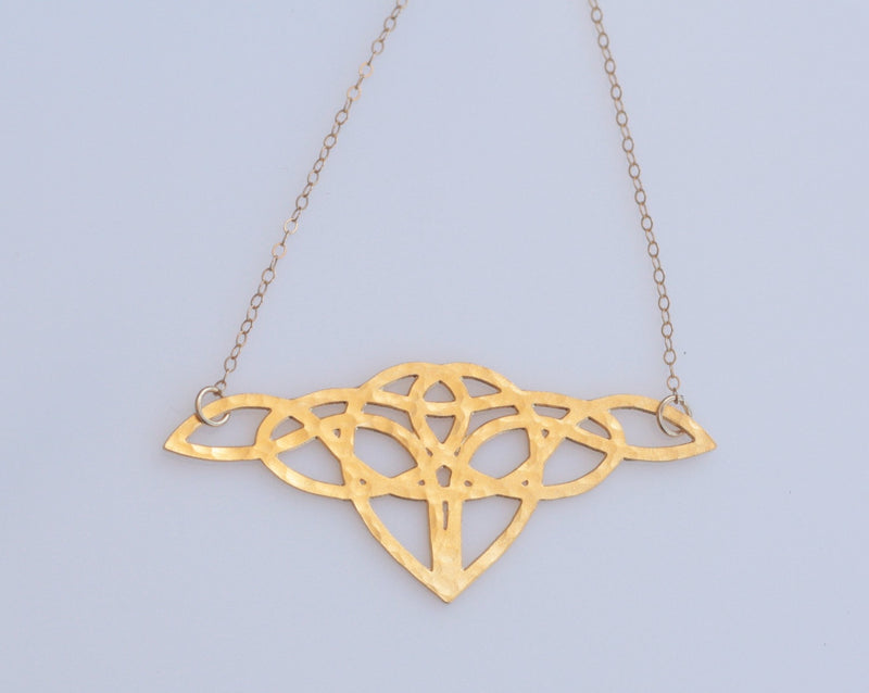 Double sided embossed amorphous decoration chain in gold
