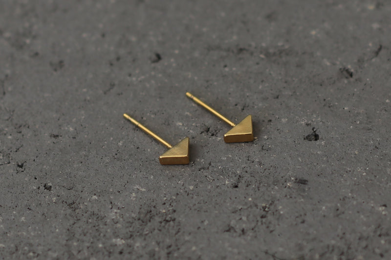 Small triangular earrings attached in gold