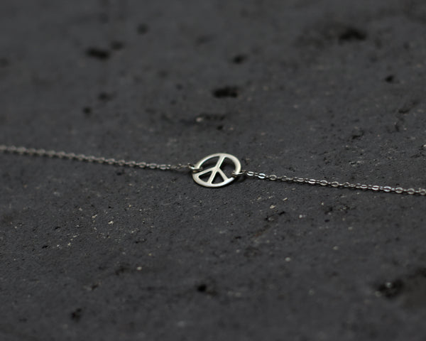 Silver bracelet with the peace symbol PEACE