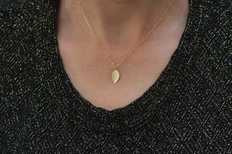 A gold leaf necklace as a gift for a woman