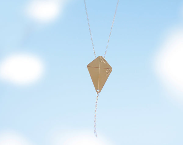 Flying kite necklace