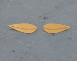 Climbing gold leaf earrings
