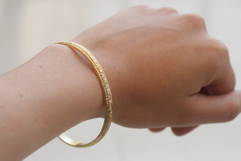 A thin gold-plated Moroccan bracelet