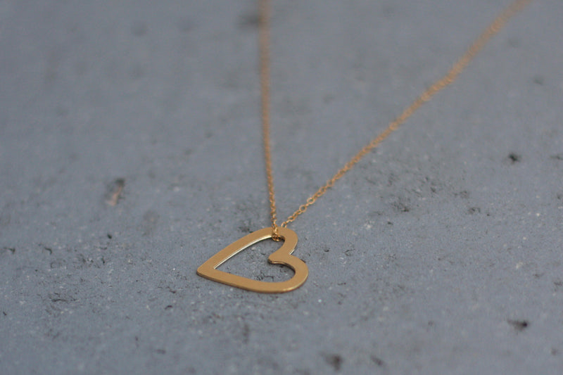 Hollow gold heart necklace