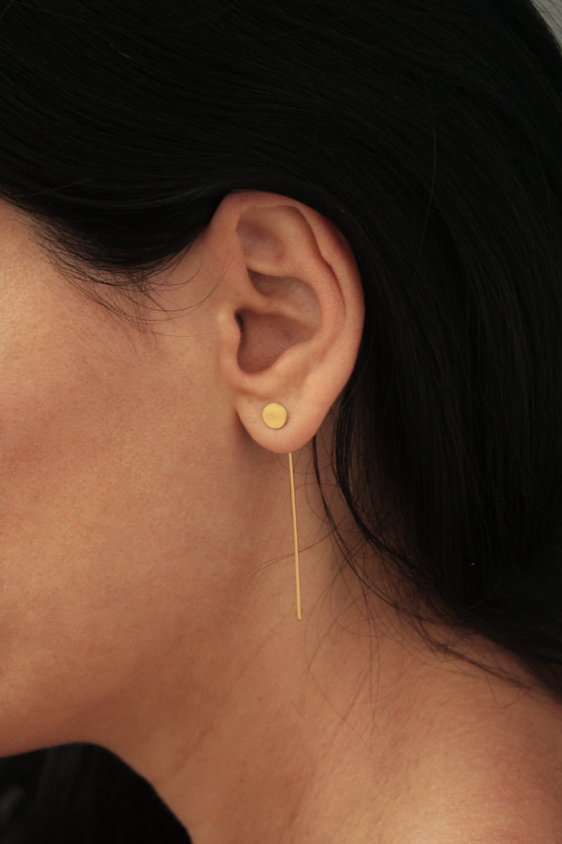 Long band earrings with a circle